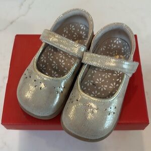 See Kai Run size 8 toddler gold Mary Jane’s